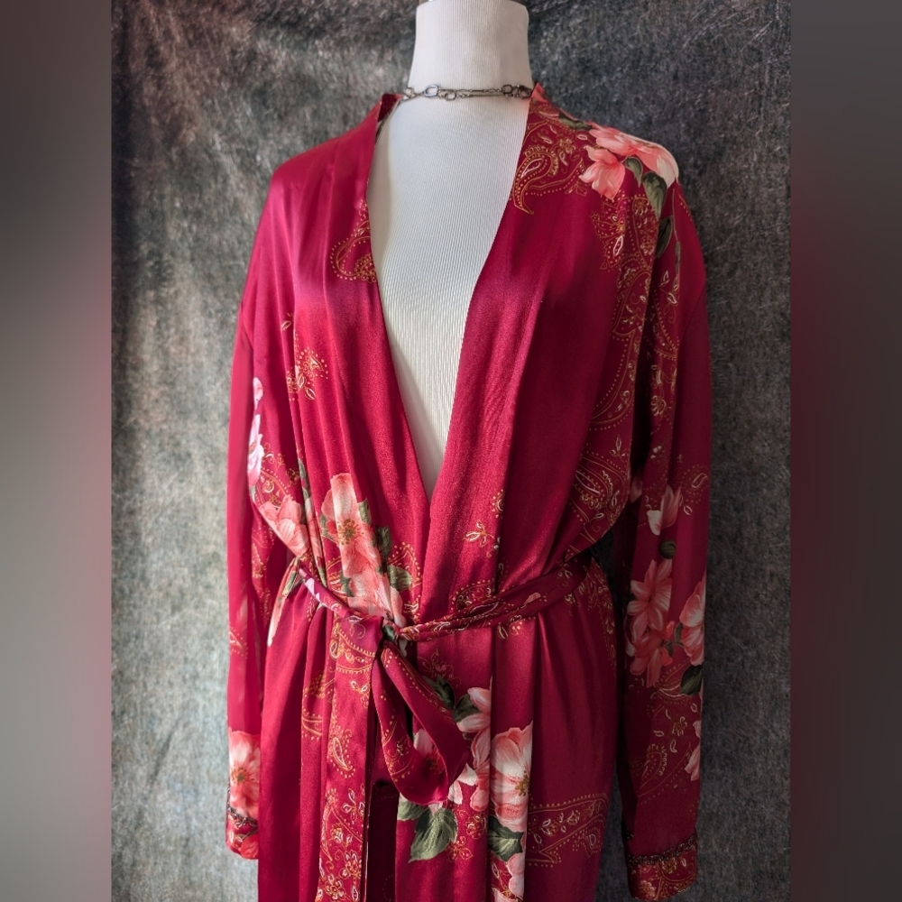 Vintage Satin Floral Fuchsia Robe - Picture 2 of 5